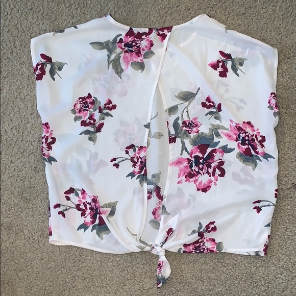 Floral print blouse! - Picture 2 of 2